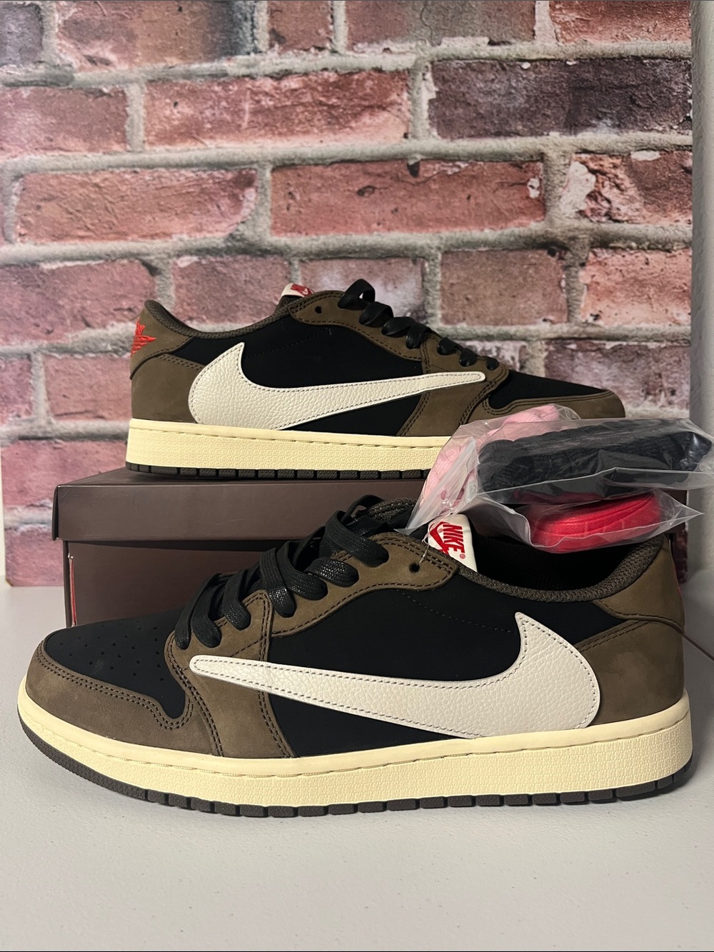 Jordan 1 Retro Low OG SP Travis Scott Mocha